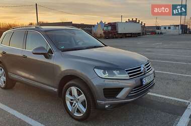 Позашляховик / Кросовер Volkswagen Touareg 2015 в Чернівцях