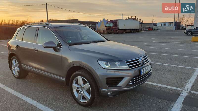 Внедорожник / Кроссовер Volkswagen Touareg 2015 в Черновцах