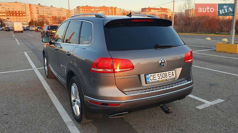 Внедорожник / Кроссовер Volkswagen Touareg 2015 в Черновцах