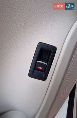 Позашляховик / Кросовер Volkswagen Touareg 2011 в 