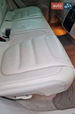 Позашляховик / Кросовер Volkswagen Touareg 2011 в 