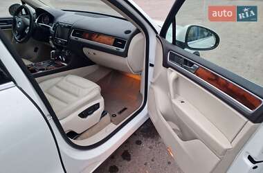 Позашляховик / Кросовер Volkswagen Touareg 2011 в 