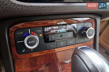 Позашляховик / Кросовер Volkswagen Touareg 2011 в 