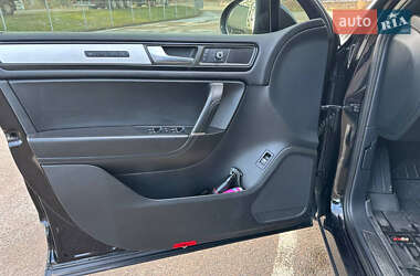 Внедорожник / Кроссовер Volkswagen Touareg 2011 в 