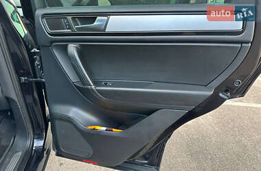 Внедорожник / Кроссовер Volkswagen Touareg 2011 в 