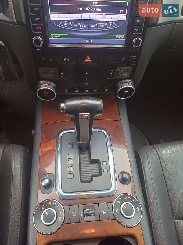 Внедорожник / Кроссовер Volkswagen Touareg 2007 в Ровно