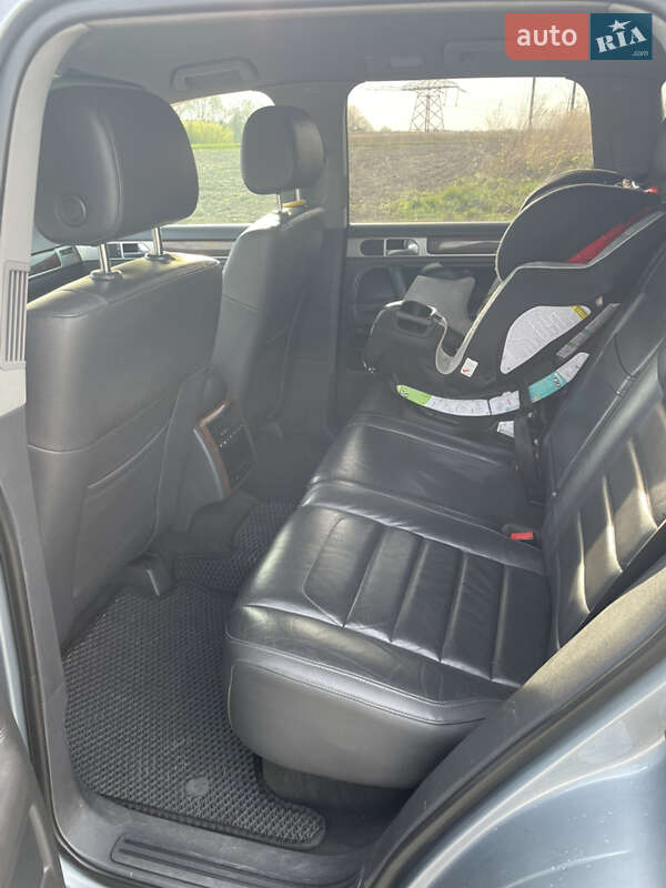 Внедорожник / Кроссовер Volkswagen Touareg 2007 в Ровно
