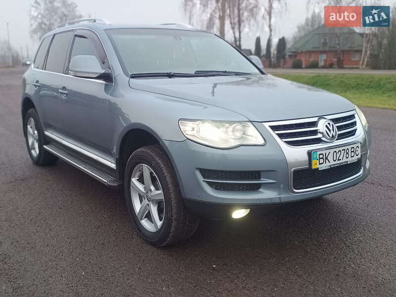 Внедорожник / Кроссовер Volkswagen Touareg 2007 в Ровно