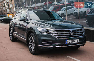 Внедорожник / Кроссовер Volkswagen Touareg 2019 в Киеве