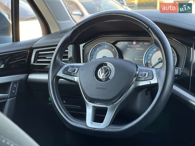Позашляховик / Кросовер Volkswagen Touareg 2018 в Мукачевому