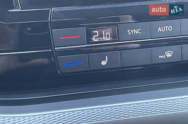 Внедорожник / Кроссовер Volkswagen Touareg 2018 в 