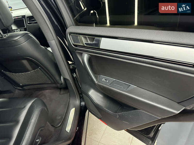 Позашляховик / Кросовер Volkswagen Touareg 2014 в Коломиї