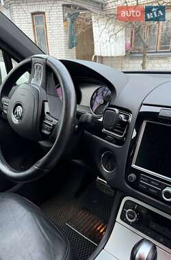 Позашляховик / Кросовер Volkswagen Touareg 2010 в Києві