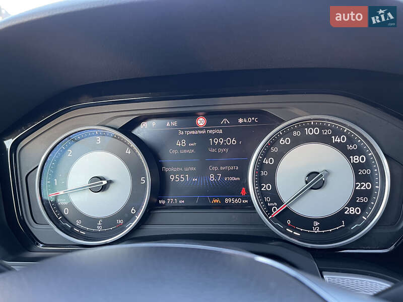 Позашляховик / Кросовер Volkswagen Touareg 2018 в Мукачевому