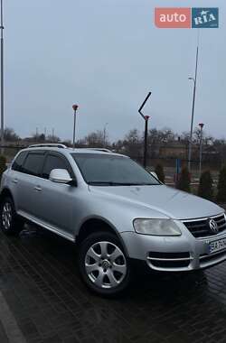 Позашляховик / Кросовер Volkswagen Touareg 2003 в Помічній