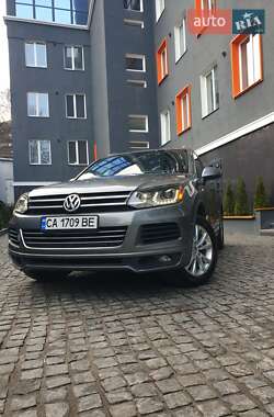 Внедорожник / Кроссовер Volkswagen Touareg 2013 в Крюковщине