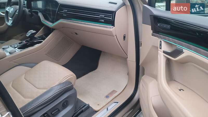 Внедорожник / Кроссовер Volkswagen Touareg 2018 в Кременчуге