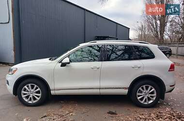 Внедорожник / Кроссовер Volkswagen Touareg 2014 в Киеве