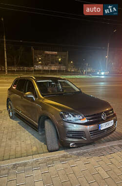 Позашляховик / Кросовер Volkswagen Touareg 2012 в Зміїві