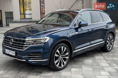 Позашляховик / Кросовер Volkswagen Touareg 2019 в Києві