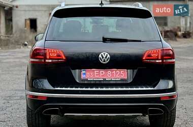 Внедорожник / Кроссовер Volkswagen Touareg 2017 в Гнивани