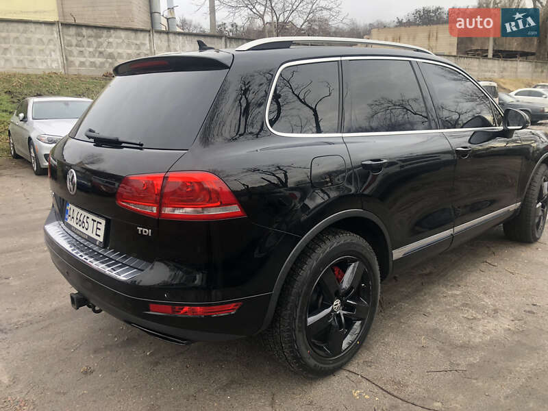 Позашляховик / Кросовер Volkswagen Touareg 2011 в Києві