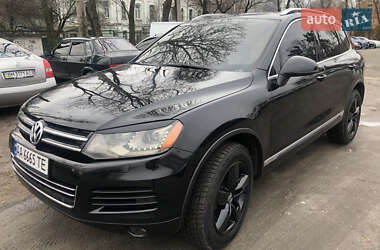 Позашляховик / Кросовер Volkswagen Touareg 2011 в Києві