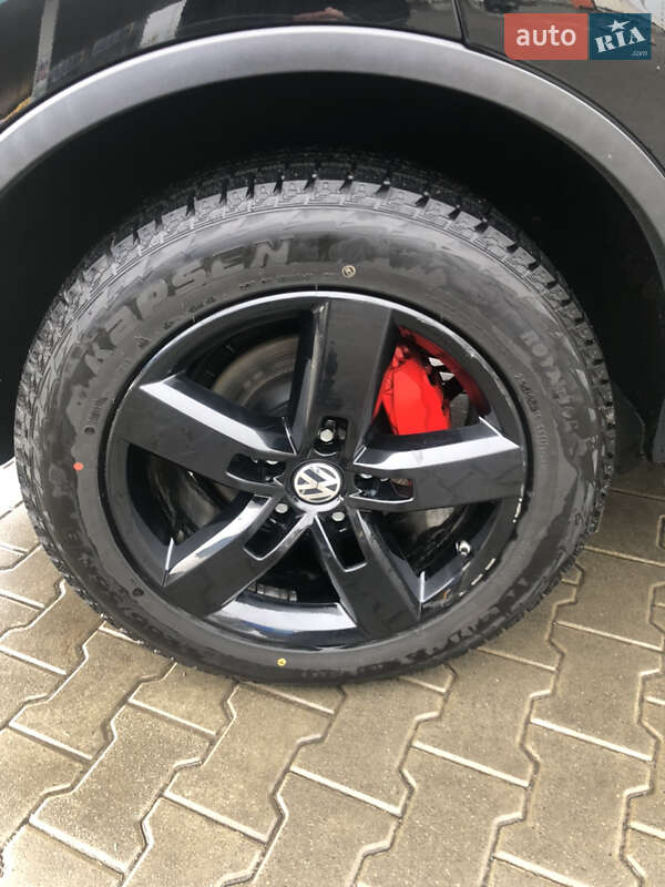 Позашляховик / Кросовер Volkswagen Touareg 2011 в Києві