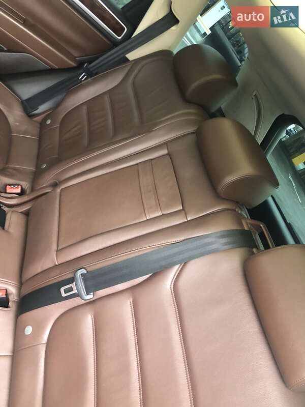 Позашляховик / Кросовер Volkswagen Touareg 2011 в Києві