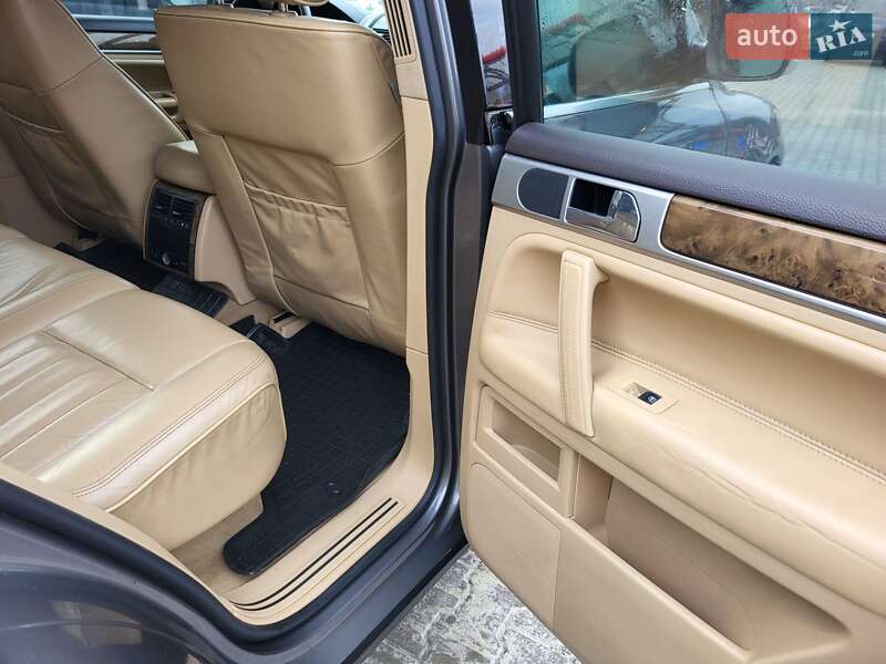 Внедорожник / Кроссовер Volkswagen Touareg 2009 в Тернополе