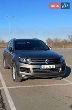 Позашляховик / Кросовер Volkswagen Touareg 2010 в Запоріжжі