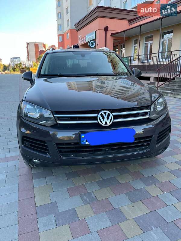 Внедорожник / Кроссовер Volkswagen Touareg 2011 в 