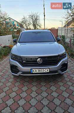 Позашляховик / Кросовер Volkswagen Touareg 2018 в Києві