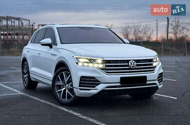 Позашляховик / Кросовер Volkswagen Touareg 2018 в Києві