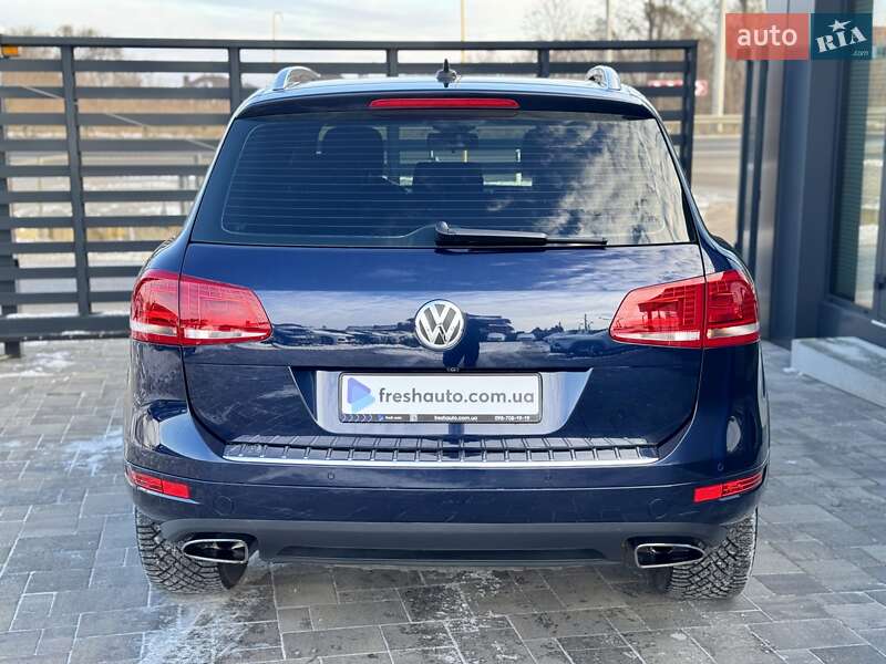 Позашляховик / Кросовер Volkswagen Touareg 2014 в Рівному