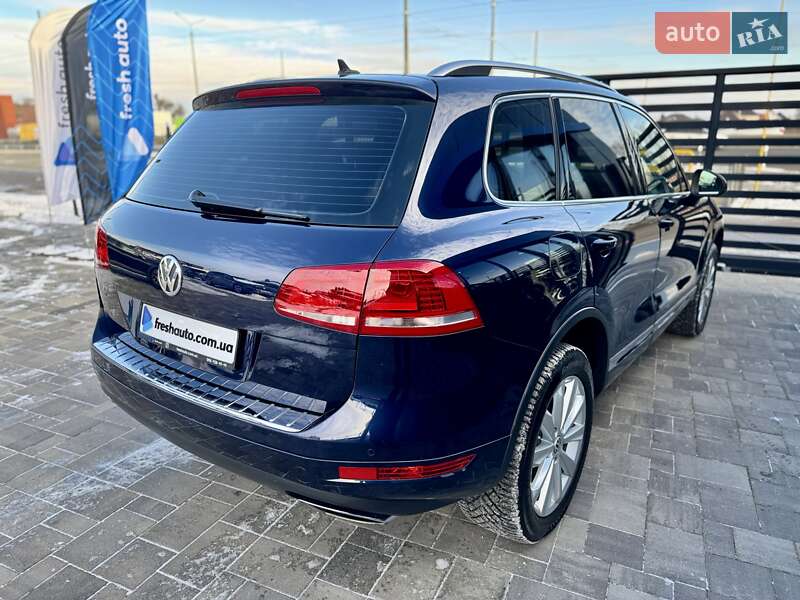 Позашляховик / Кросовер Volkswagen Touareg 2014 в Рівному