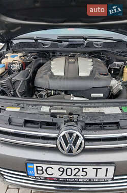Внедорожник / Кроссовер Volkswagen Touareg 2011 в 