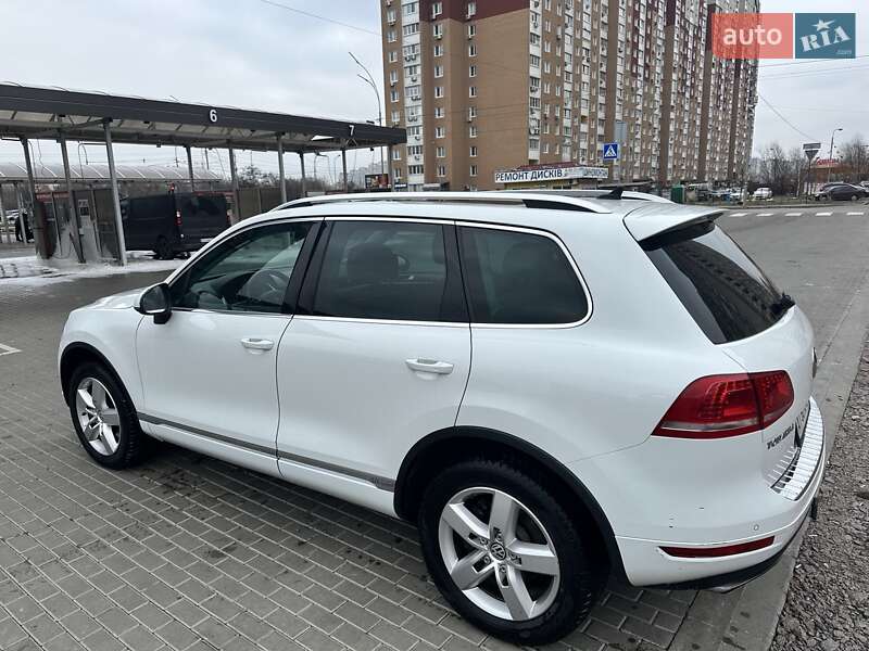 Позашляховик / Кросовер Volkswagen Touareg 2012 в Києві