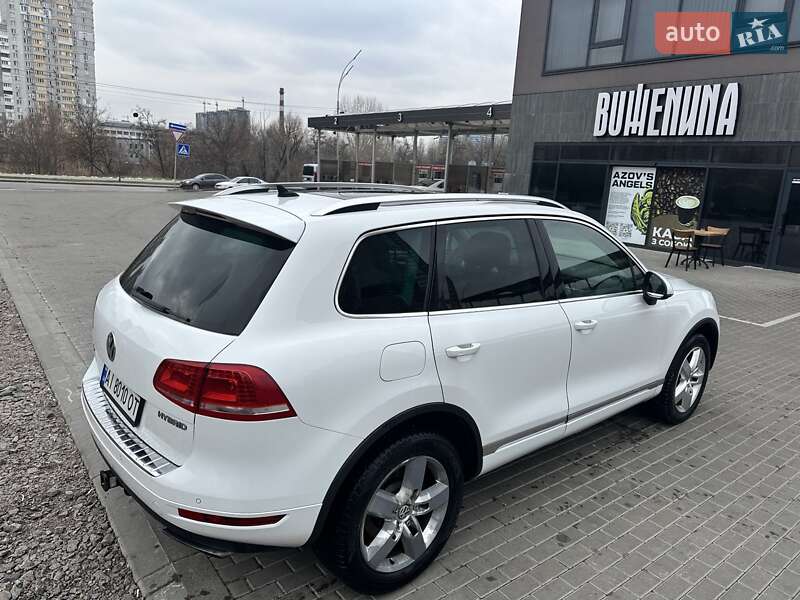Позашляховик / Кросовер Volkswagen Touareg 2012 в Києві