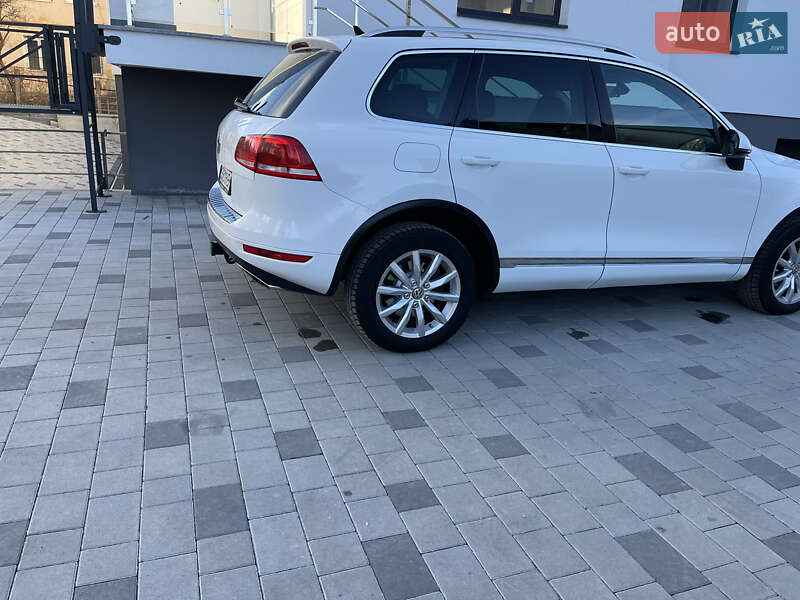 Позашляховик / Кросовер Volkswagen Touareg 2011 в Івано-Франківську