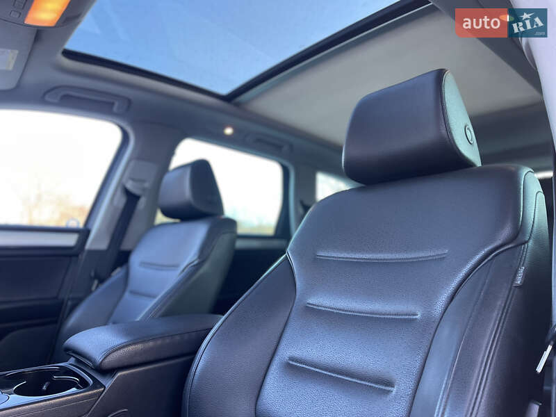 Позашляховик / Кросовер Volkswagen Touareg 2011 в Івано-Франківську