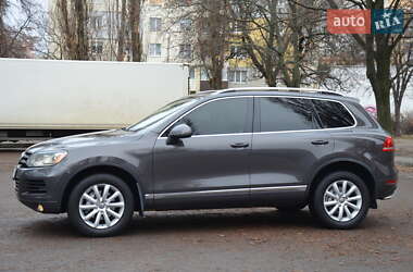 Позашляховик / Кросовер Volkswagen Touareg 2012 в Харкові