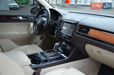 Позашляховик / Кросовер Volkswagen Touareg 2012 в Харкові