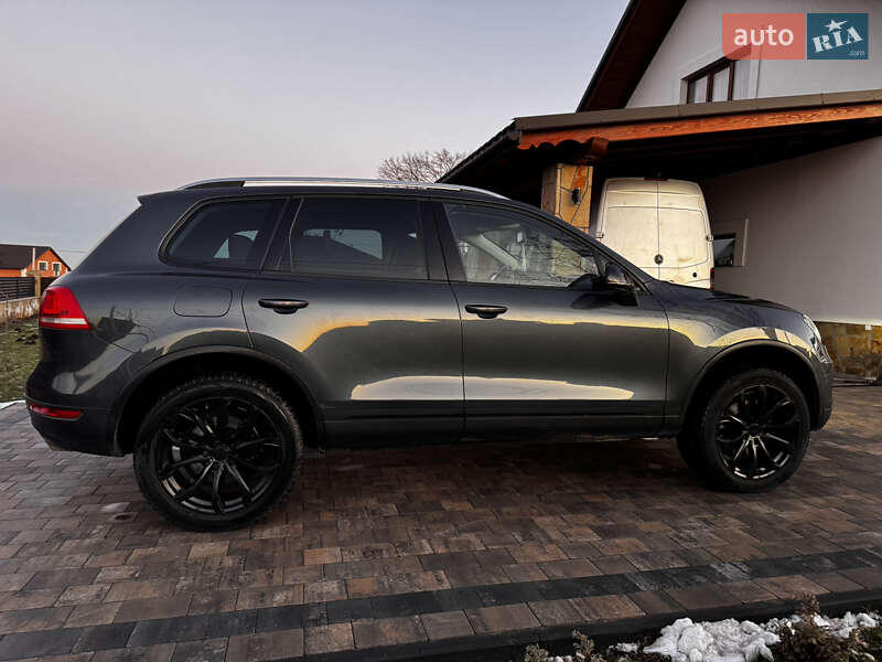 Внедорожник / Кроссовер Volkswagen Touareg 2012 в Тернополе