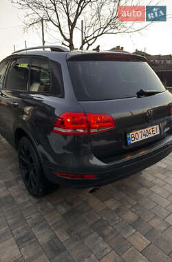 Позашляховик / Кросовер Volkswagen Touareg 2012 в 