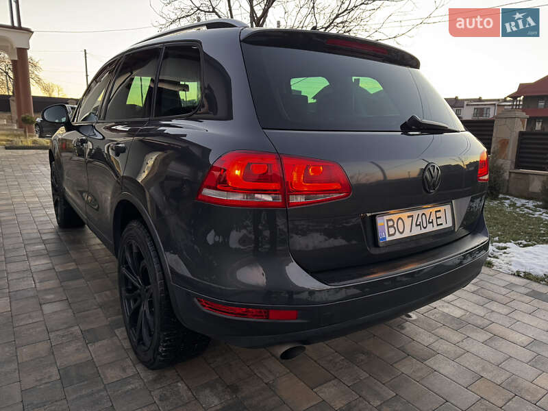 Внедорожник / Кроссовер Volkswagen Touareg 2012 в Тернополе