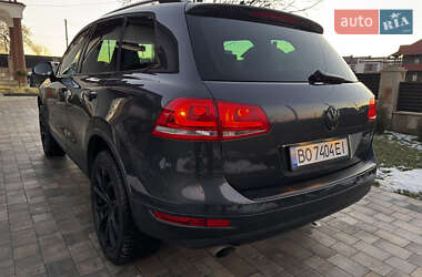 Позашляховик / Кросовер Volkswagen Touareg 2012 в 