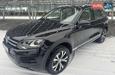 Внедорожник / Кроссовер Volkswagen Touareg 2014 в Львове