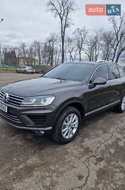 Внедорожник / Кроссовер Volkswagen Touareg 2015 в 