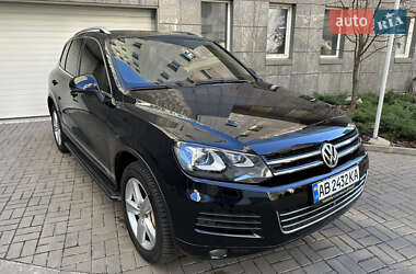 Позашляховик / Кросовер Volkswagen Touareg 2012 в 